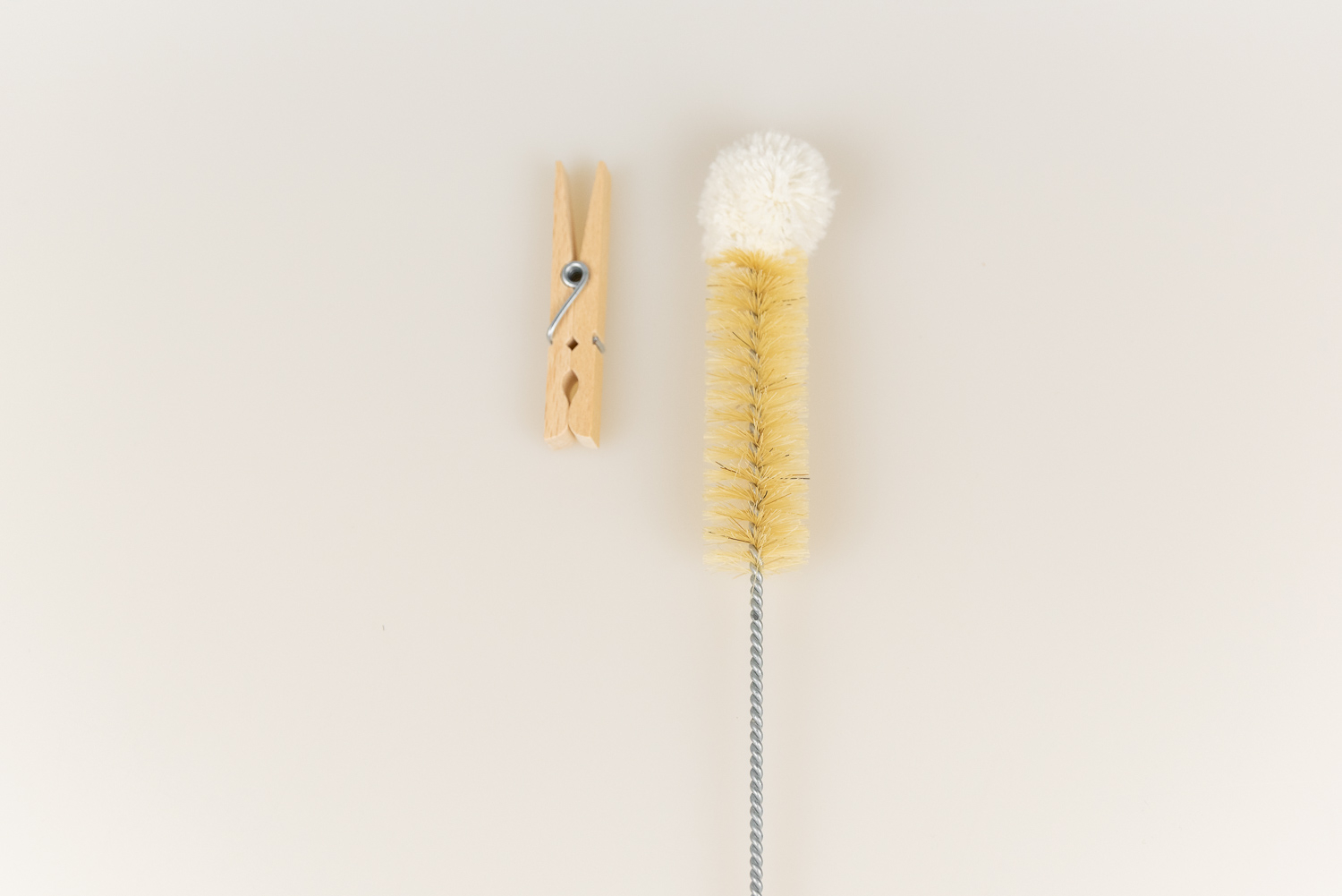 Flaschenbürste mit Baumwollkopf